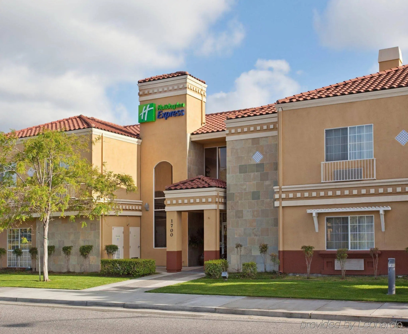 Holiday Inn Express & Suites Santa Clara by IHG