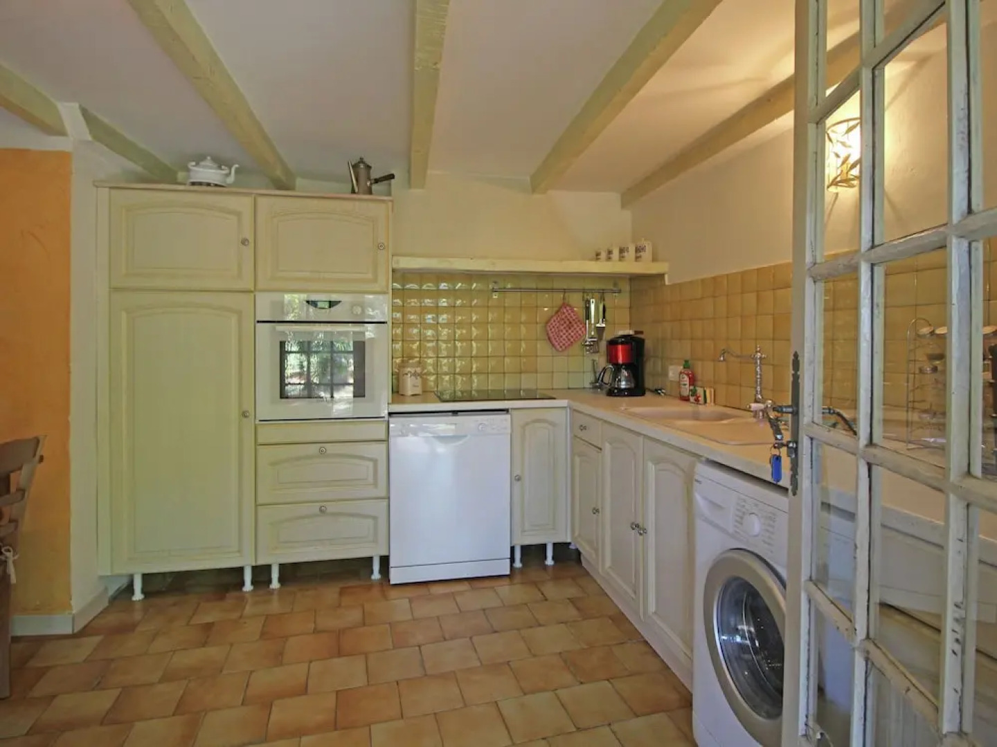 Alluring Cottage in Barjols With Roofed Terrace