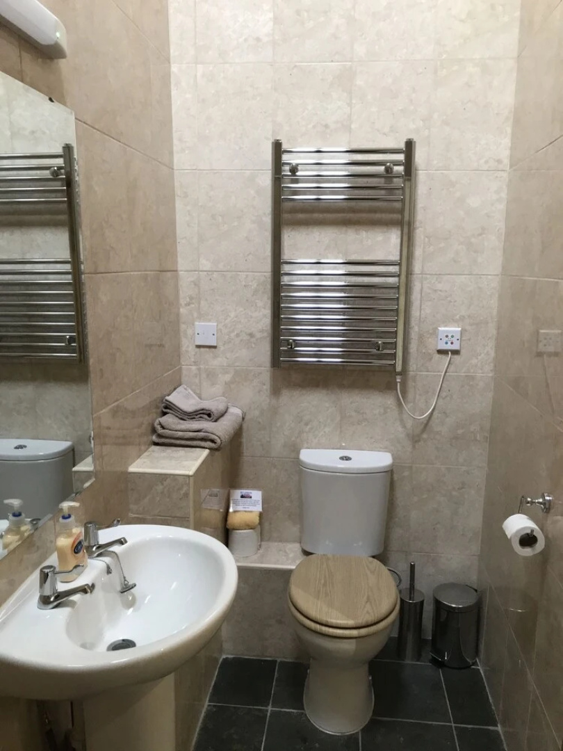 Nuneaton - Cottage - Sleeps 2 - Parking - Garden