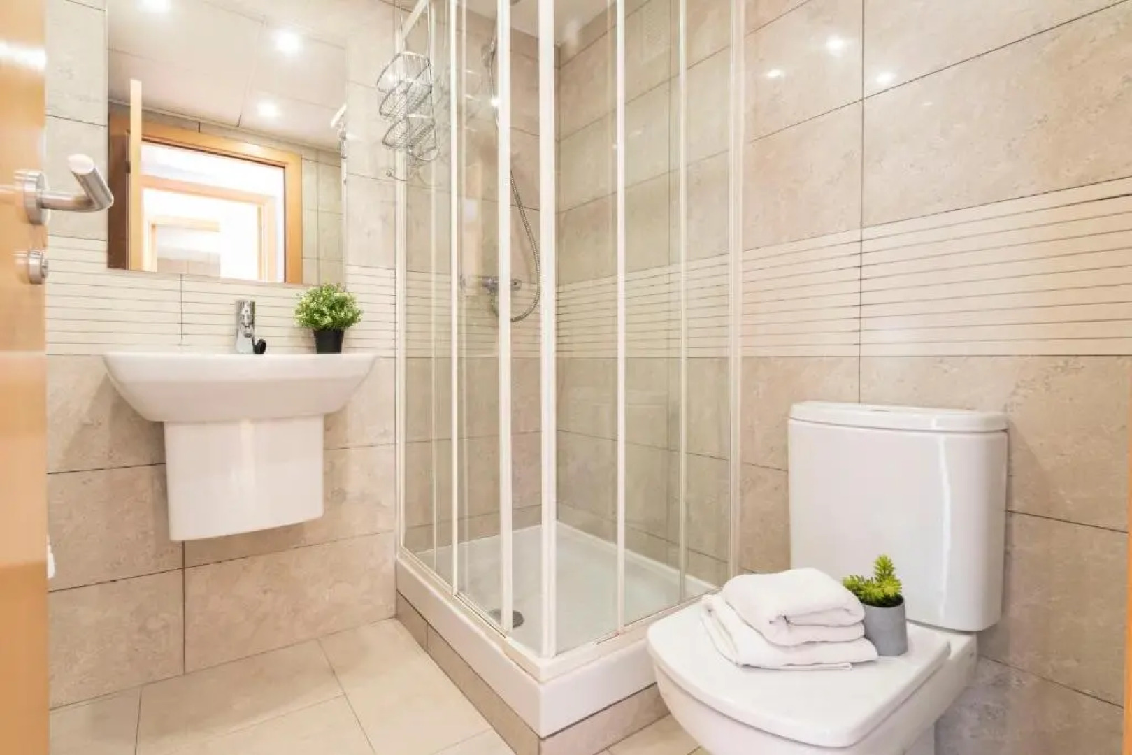 Saval Spa Aqquaria Family Complex