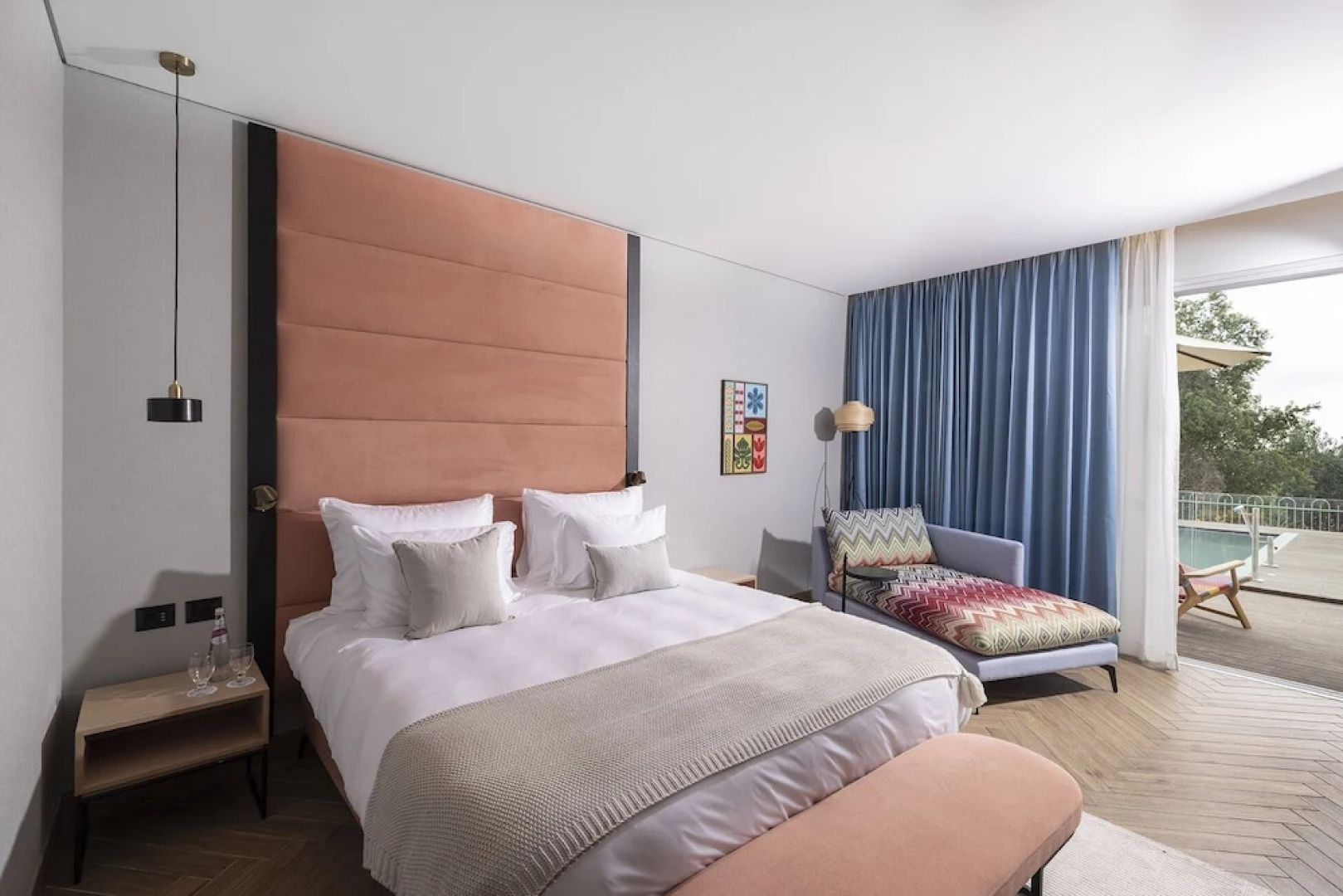 Almond hotel