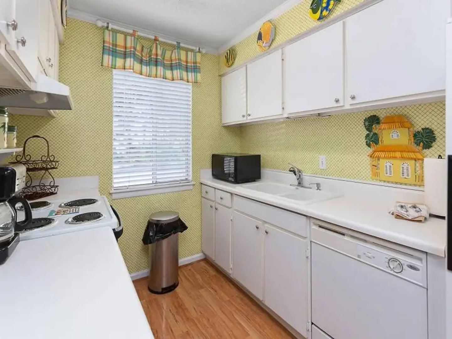 Ocean Walk Three Bedrooms by Hodnett Cooper