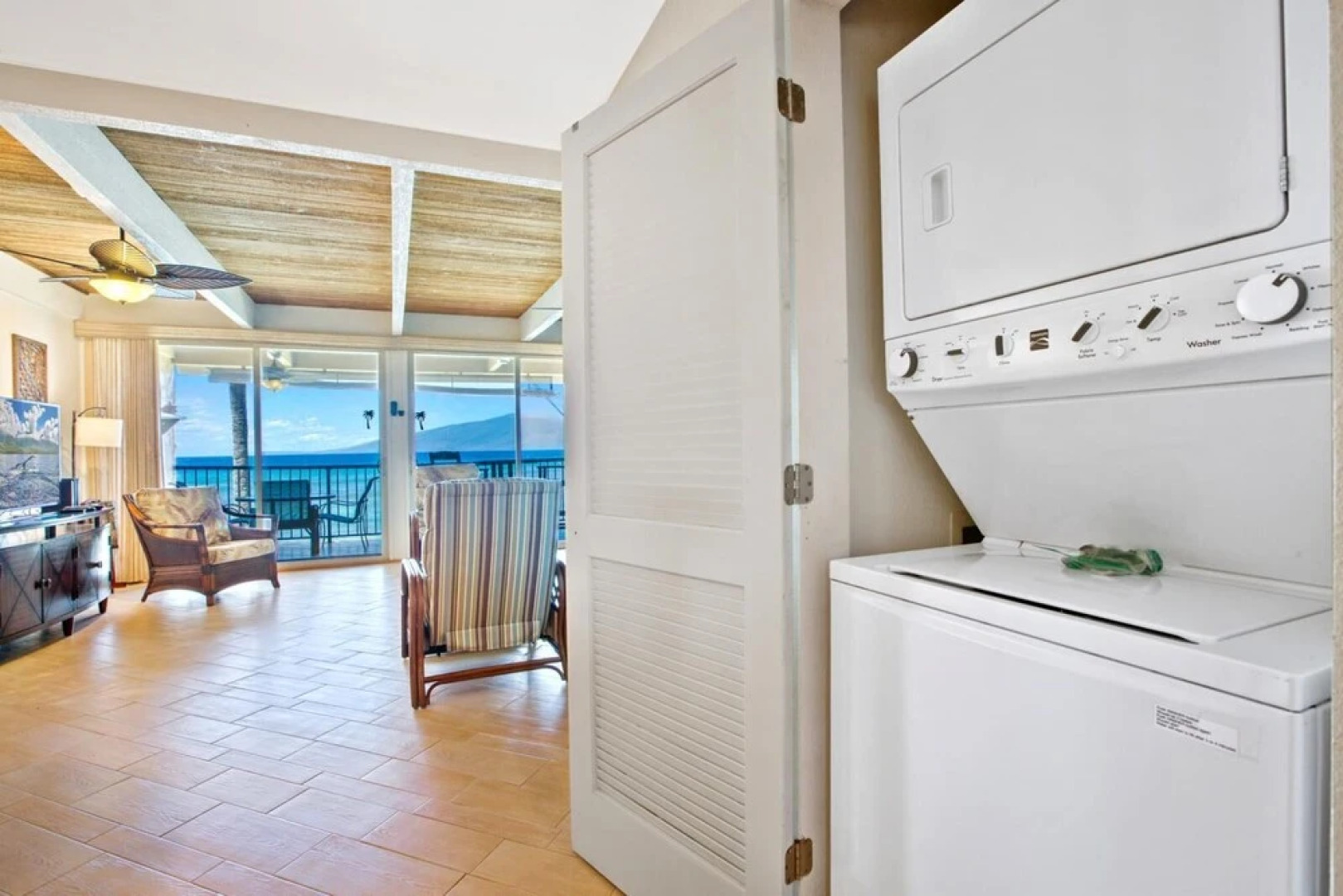 Lokelani #B203 - 2 Br condo by RedAwning