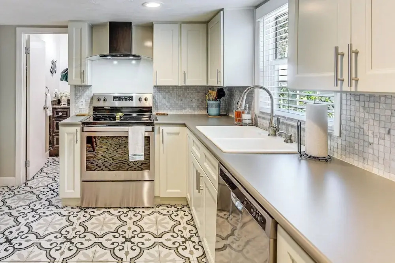 Dog-friendly Daytona Beach Cottage w/ Patio!