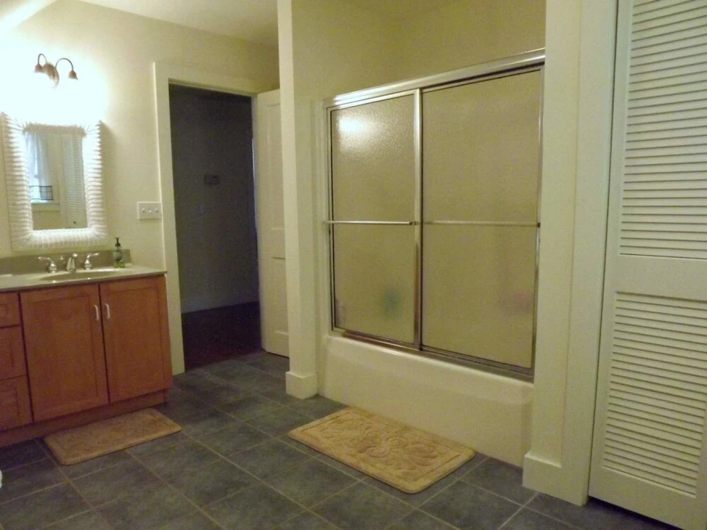 Walkable Home in Mystic Historic District