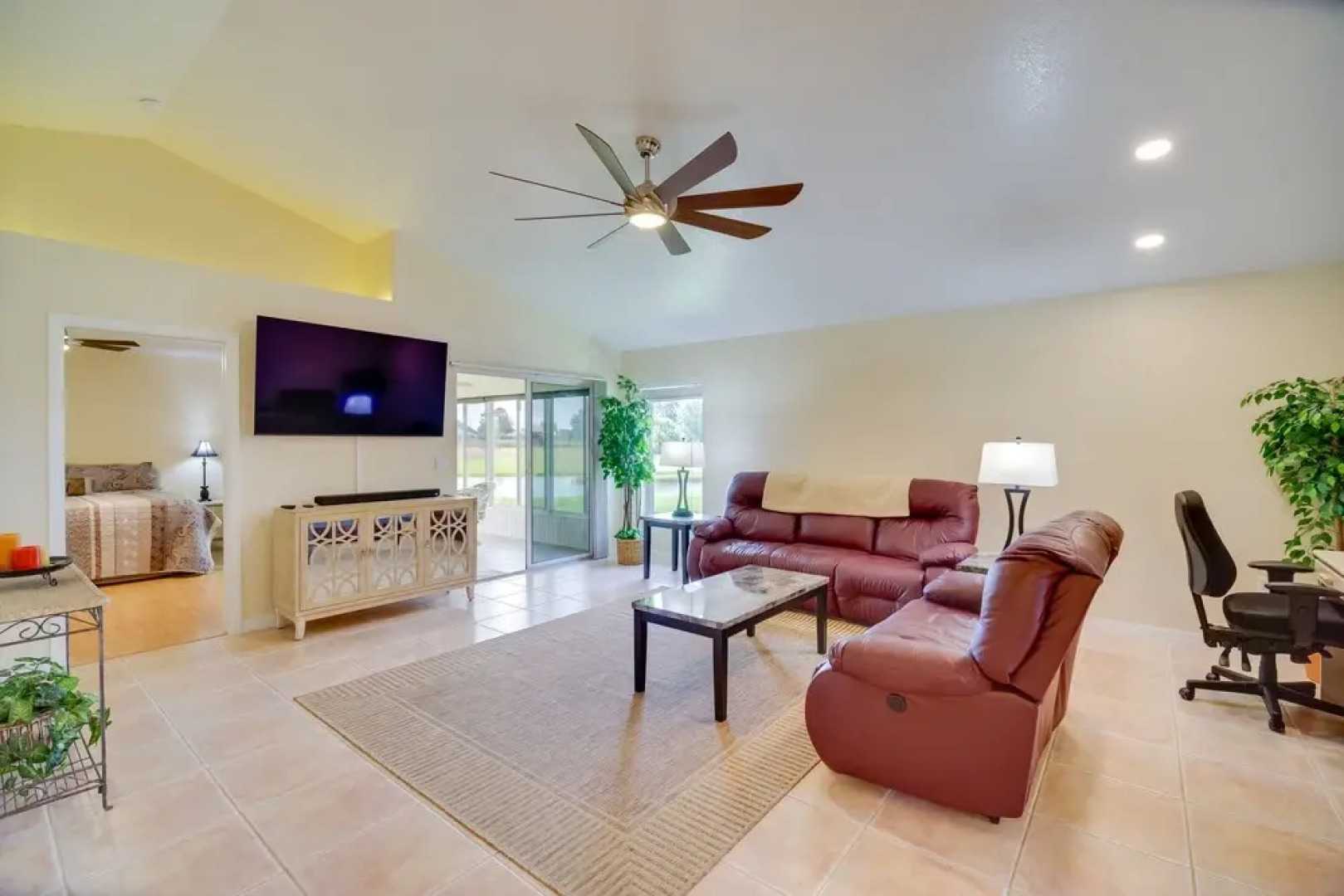 3 Mi to Lake: Peaceful Home w/ Grill in Sebring