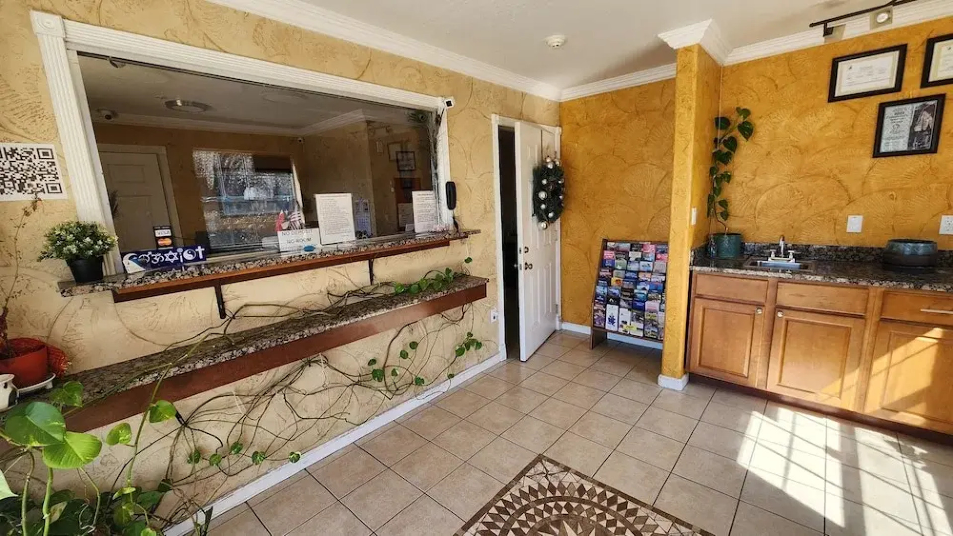 Benbrook Inn & Suites