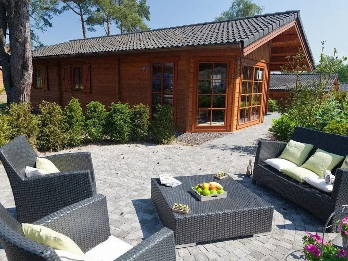 Wooden Chalet With Terrace and Microwave