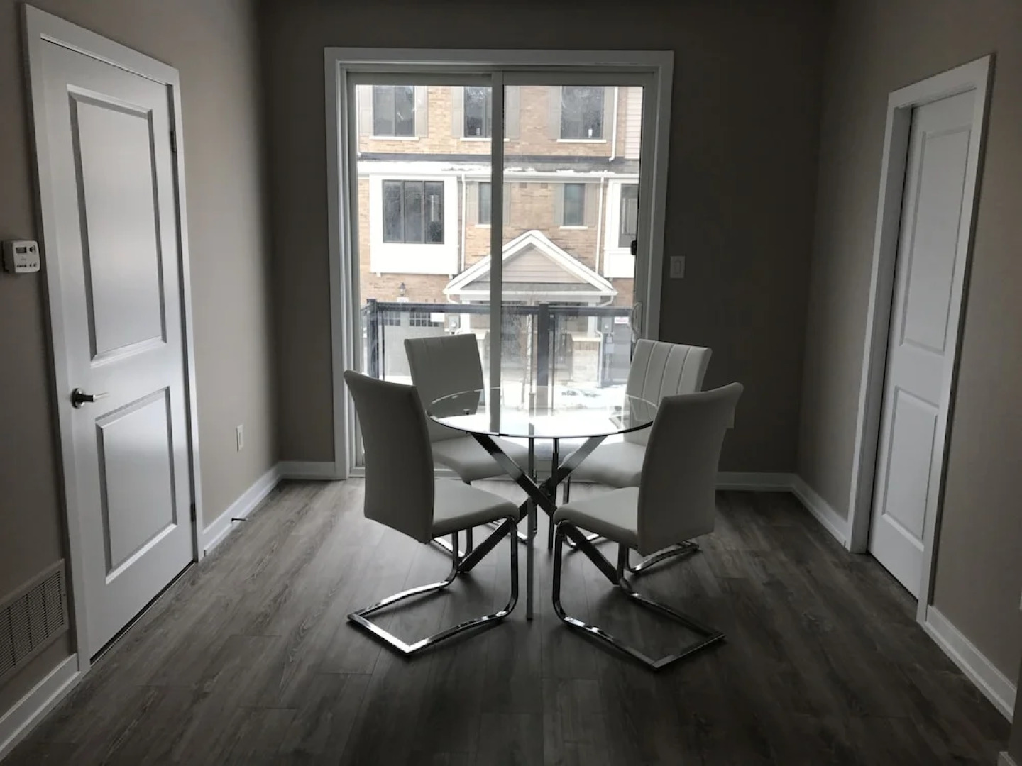 Upscale Lake View Town Home