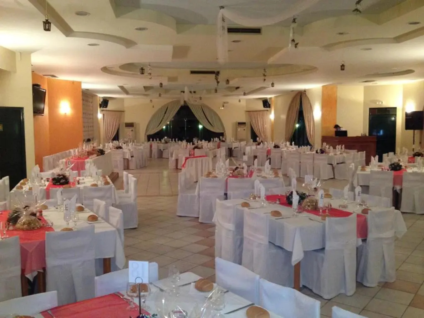 Faros Luxury Suites & Restaurant