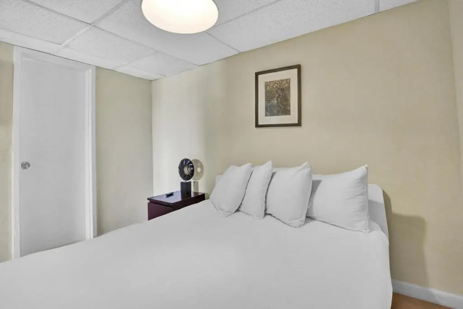 1BR1BATH GORGEOUS HALLANDALE BEACH with POOL and FREE PARKING