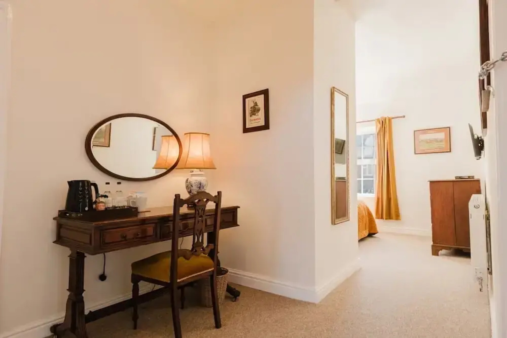 Stunning Room Above Amazing Silks Pub