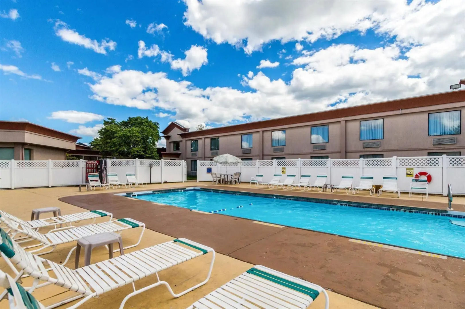 Econo Lodge Inn & Suites Chambersburg Central