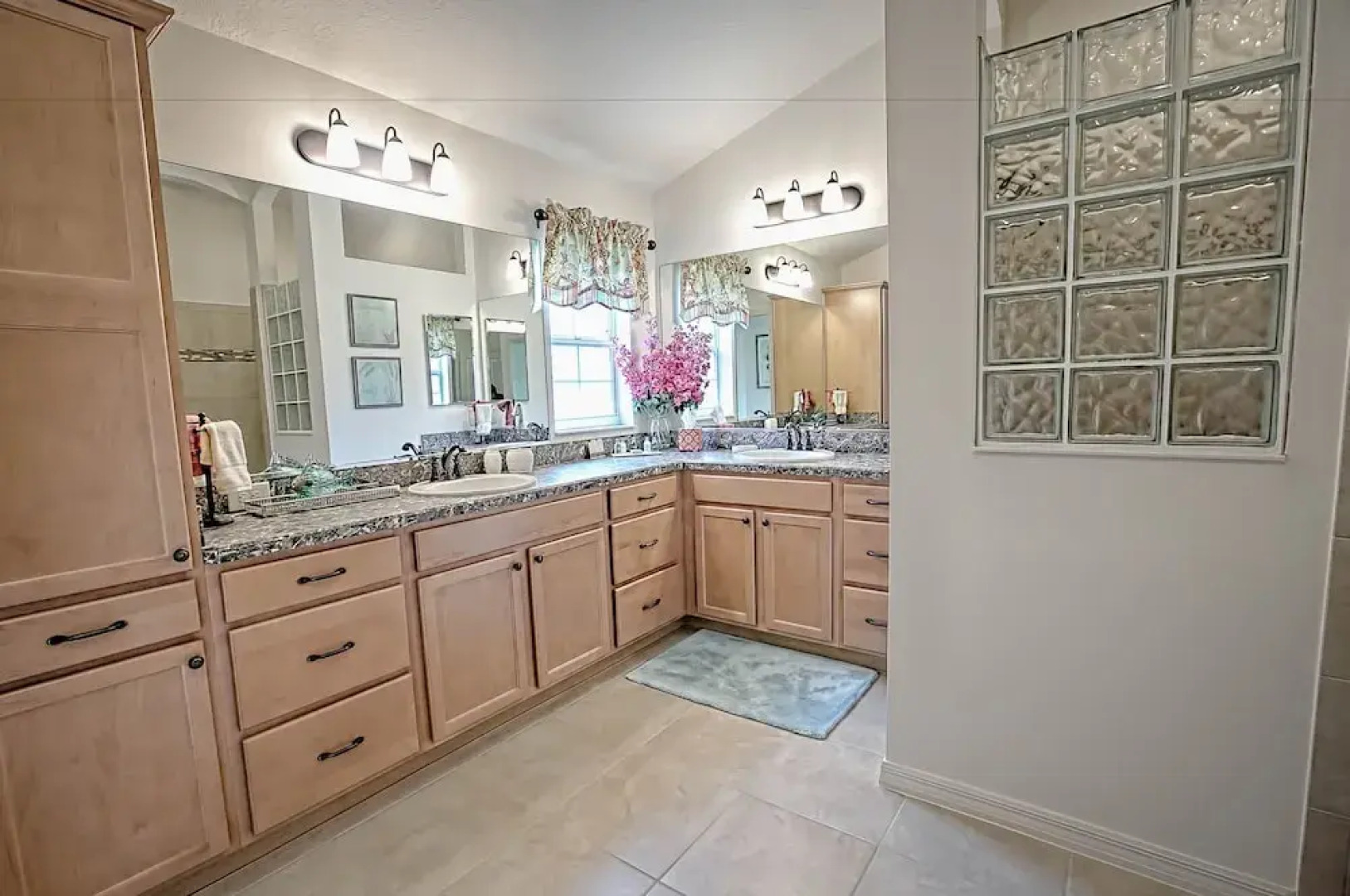 Yuma Place Home 3 Bedroom by The VIR Group