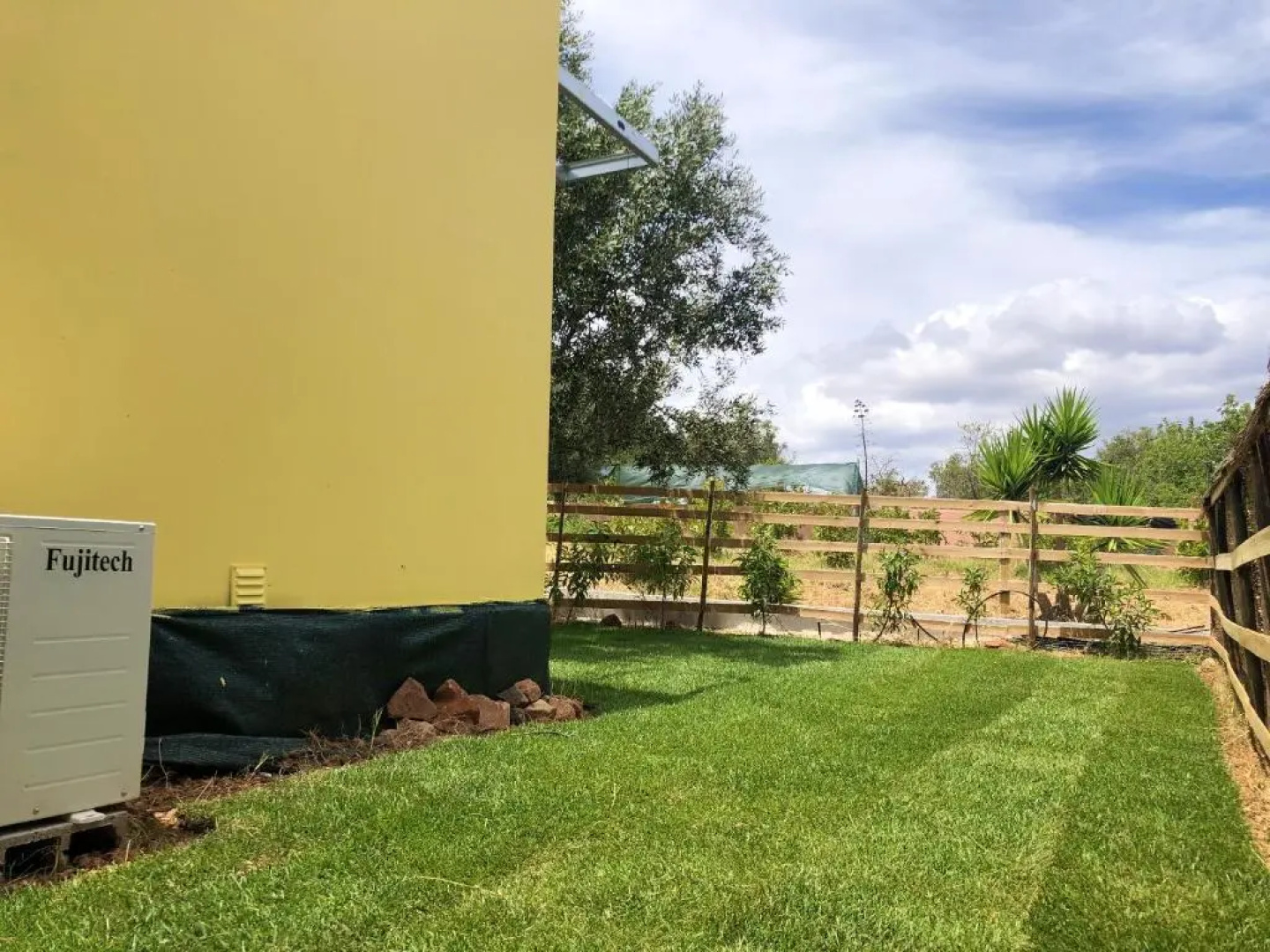 One bedroom bungalow with shared pool enclosed garden and wifi at Silves
