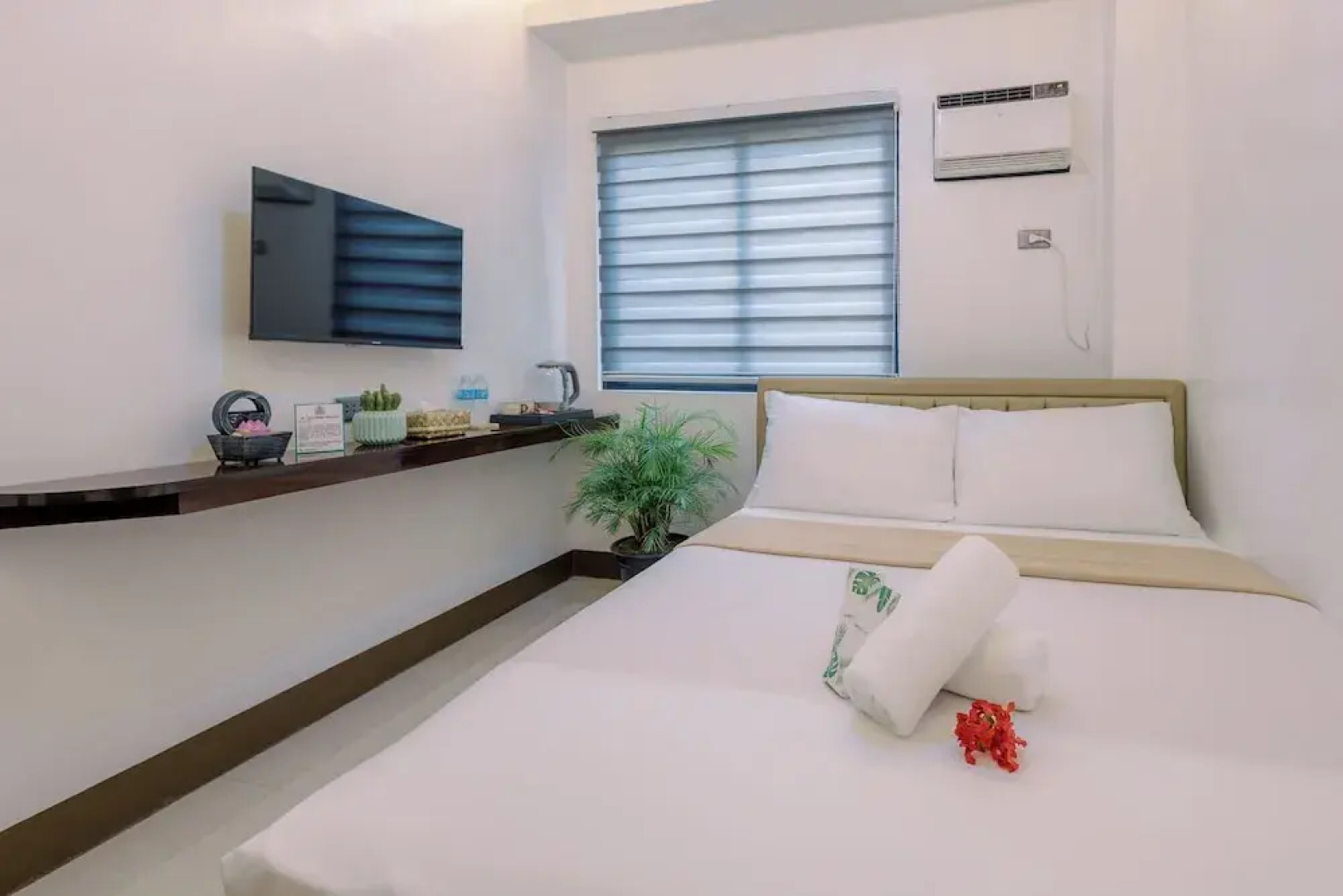 LOBOC RIVERSIDE INN and RESTAURANT