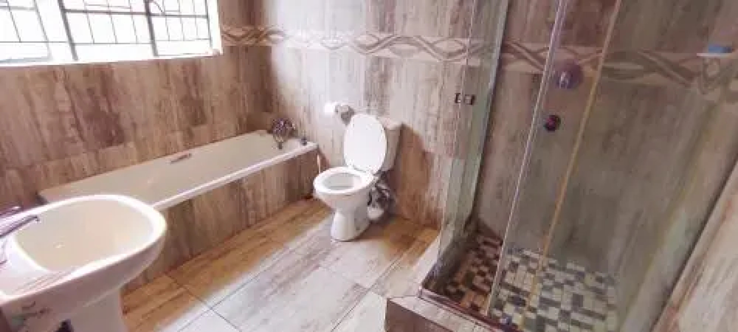 Sir Pinto Holiday Inn