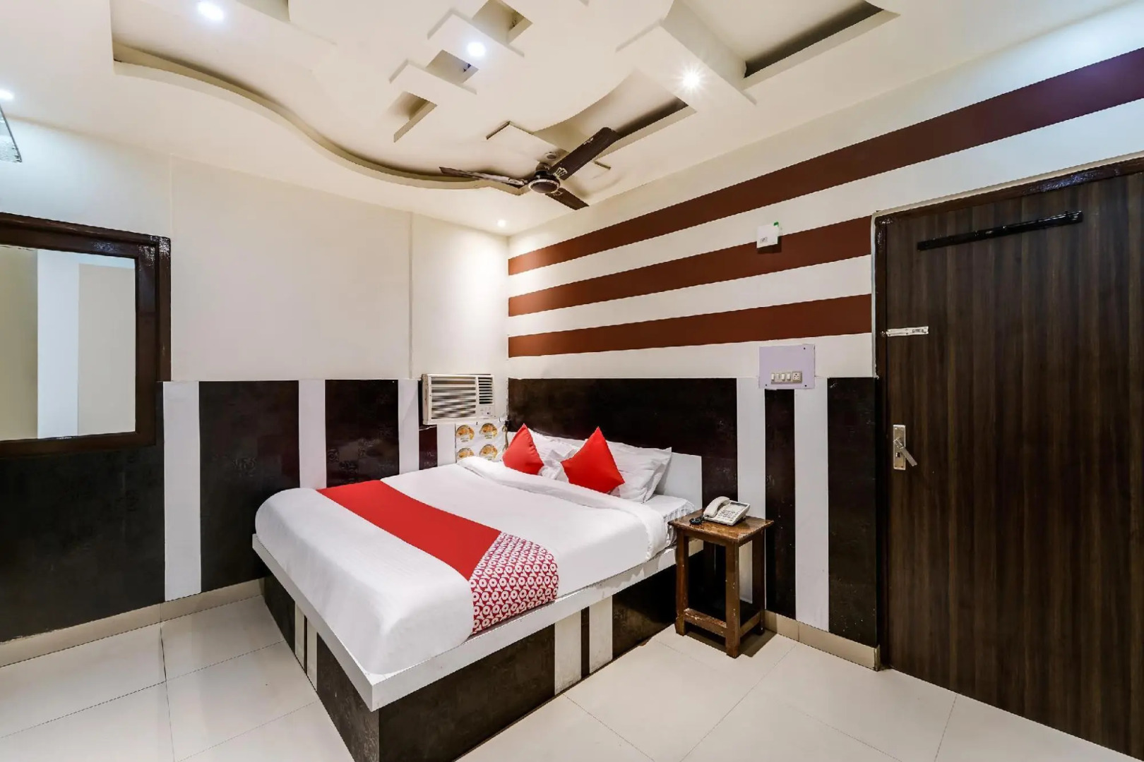 Hotel Landlord by OYO Rooms