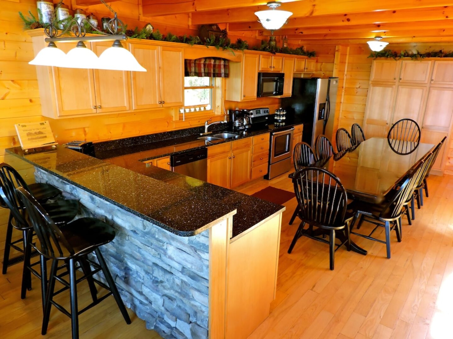 Million Dollar View 4 Bedrooms 5 Bathrooms Cabin