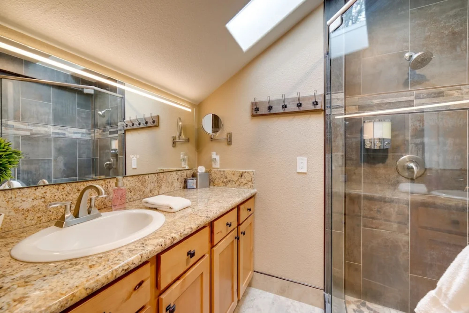 4 Mi to Ski Mt Rose: Sleek Reno-lake Tahoe Home