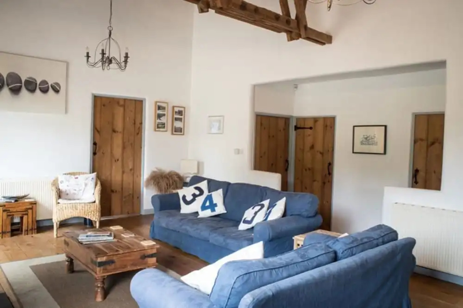 Superb detached Grade II listed barn conversion with hot tub & FREE membership to nearby Leisure Club