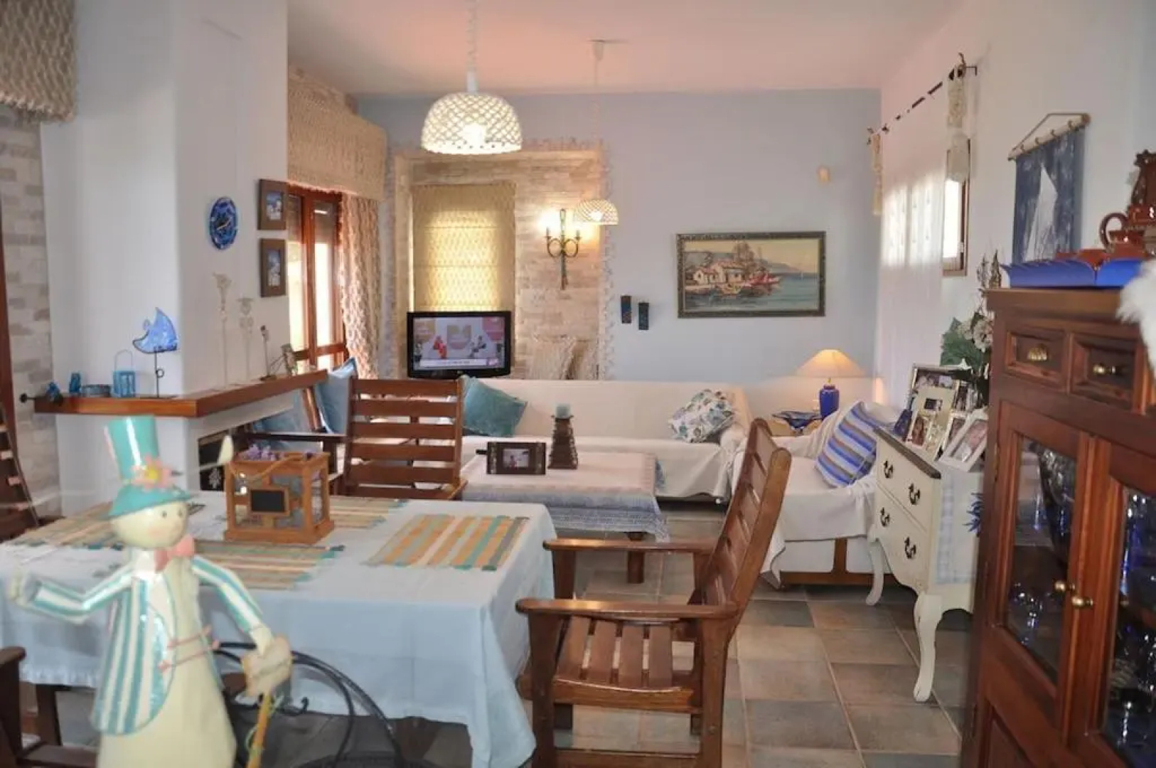 Yades elegant villa 2 minutes away from the beach