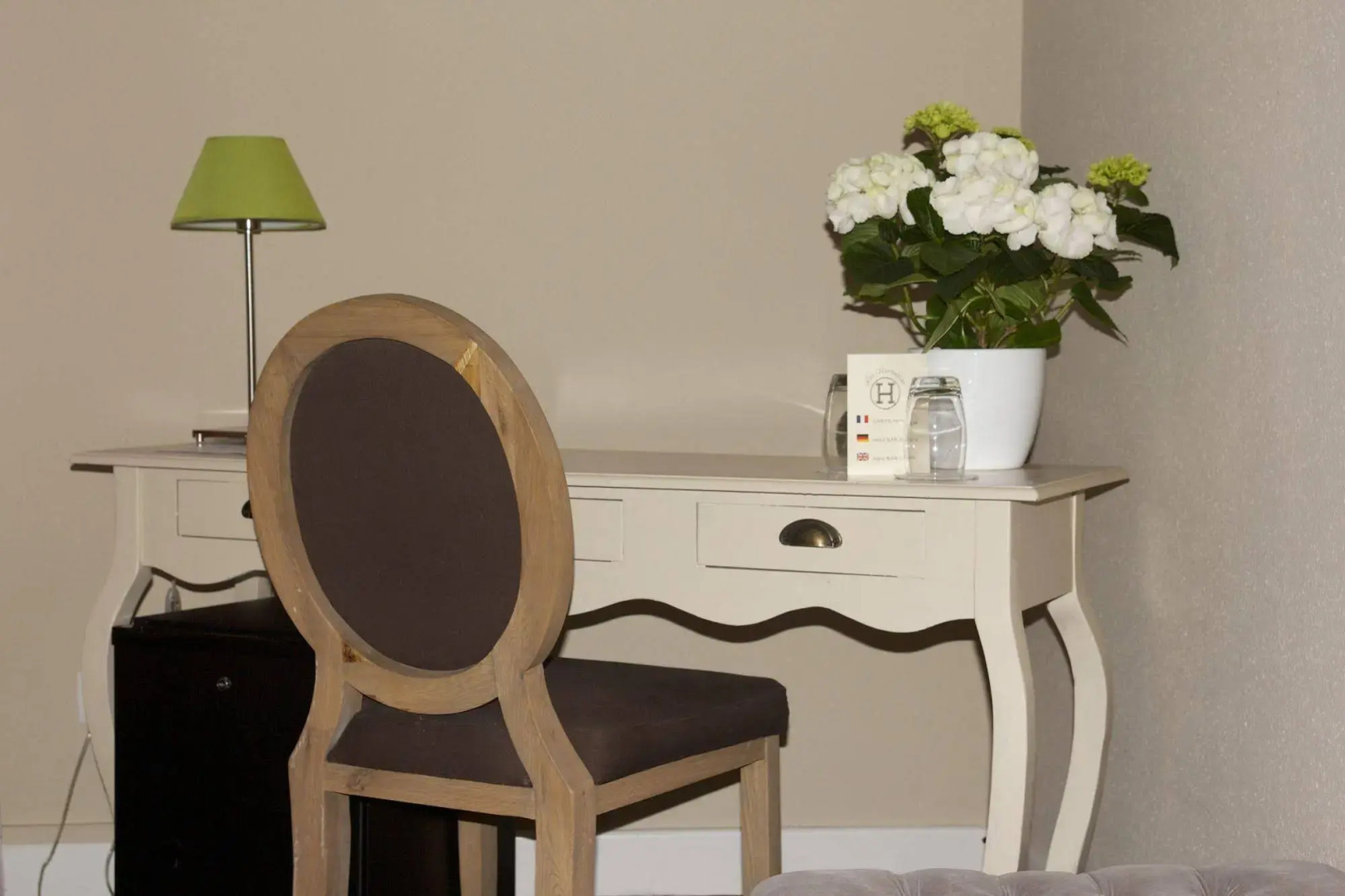 LE H - Hôtel & Restaurant