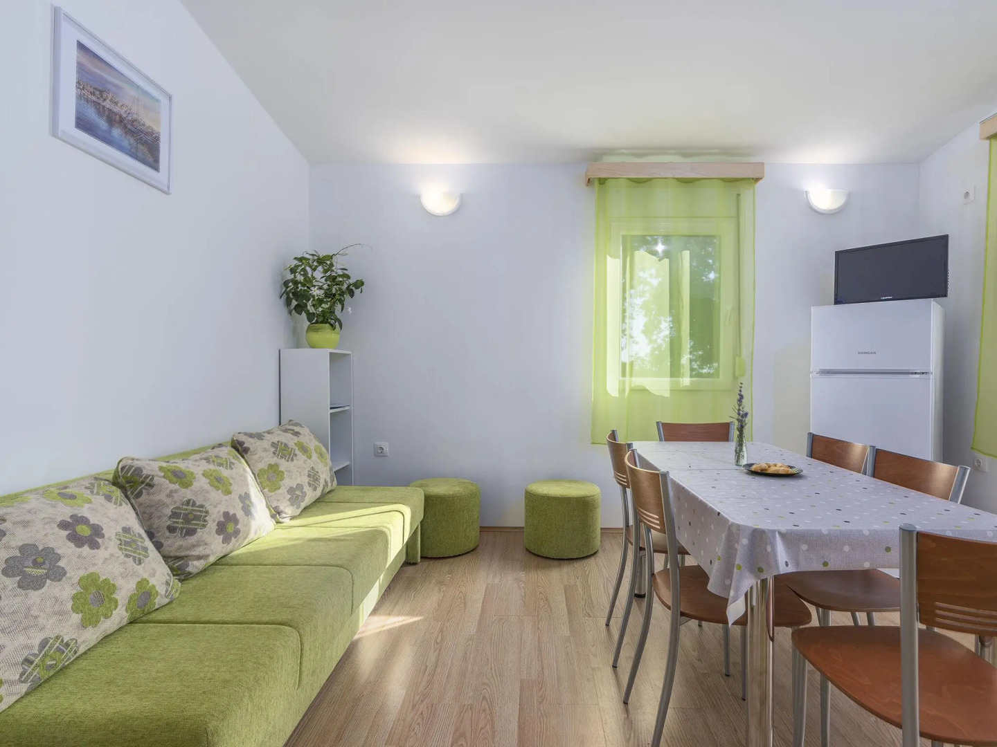 Holiday house with private pool for 6-8 persons in the holiday park Jelovci