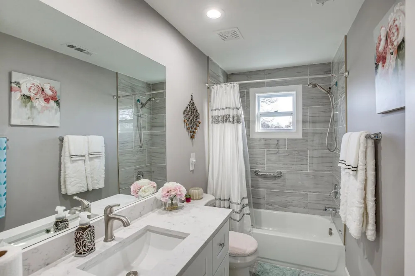 Pet-friendly Gallatin Home w/ Deck, 1 Mi to Town!