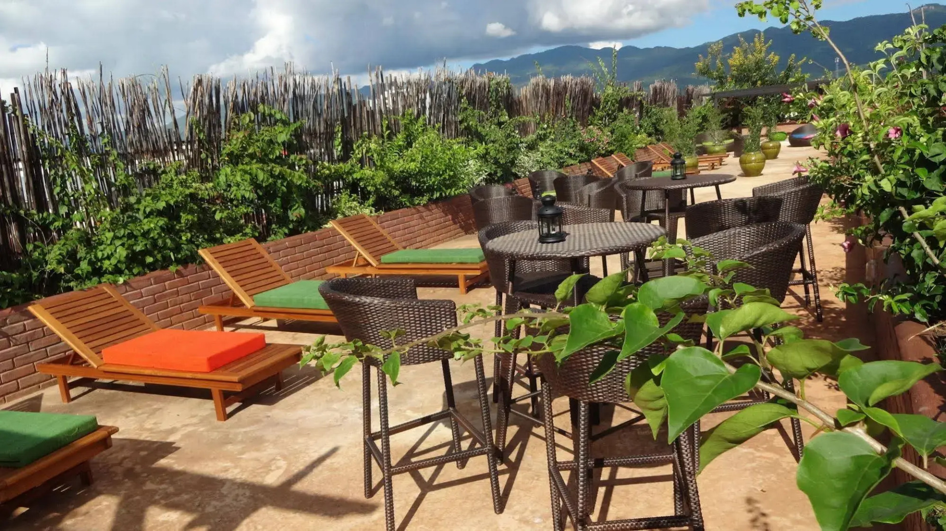 Thanakha Inle Hotel