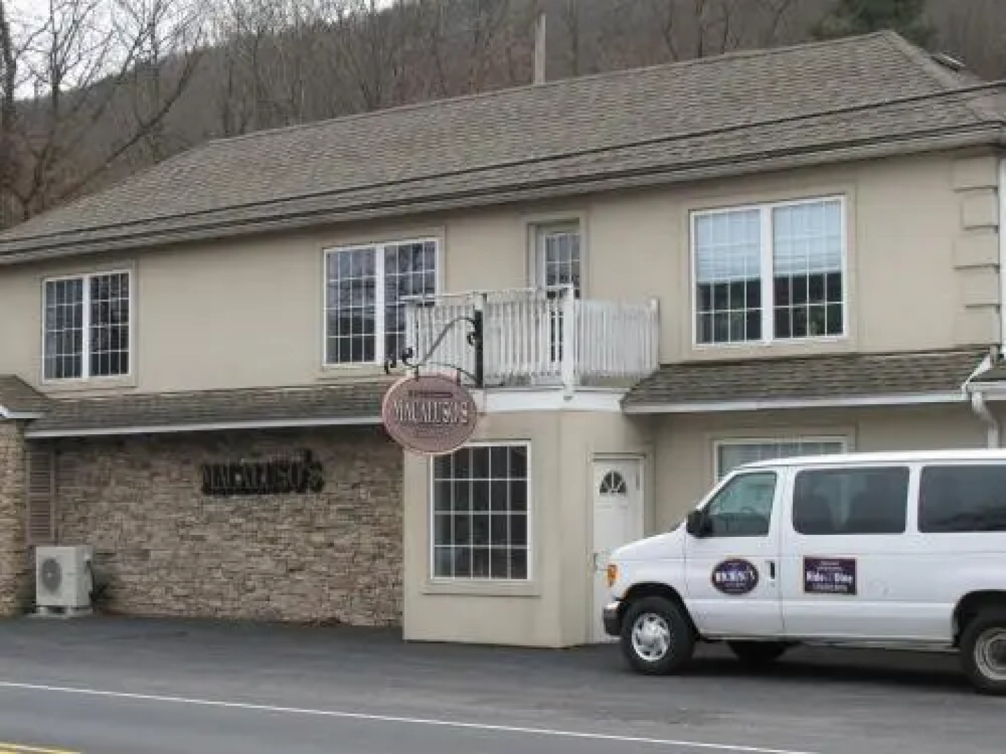 Macaluso's At The Lantern Lodge