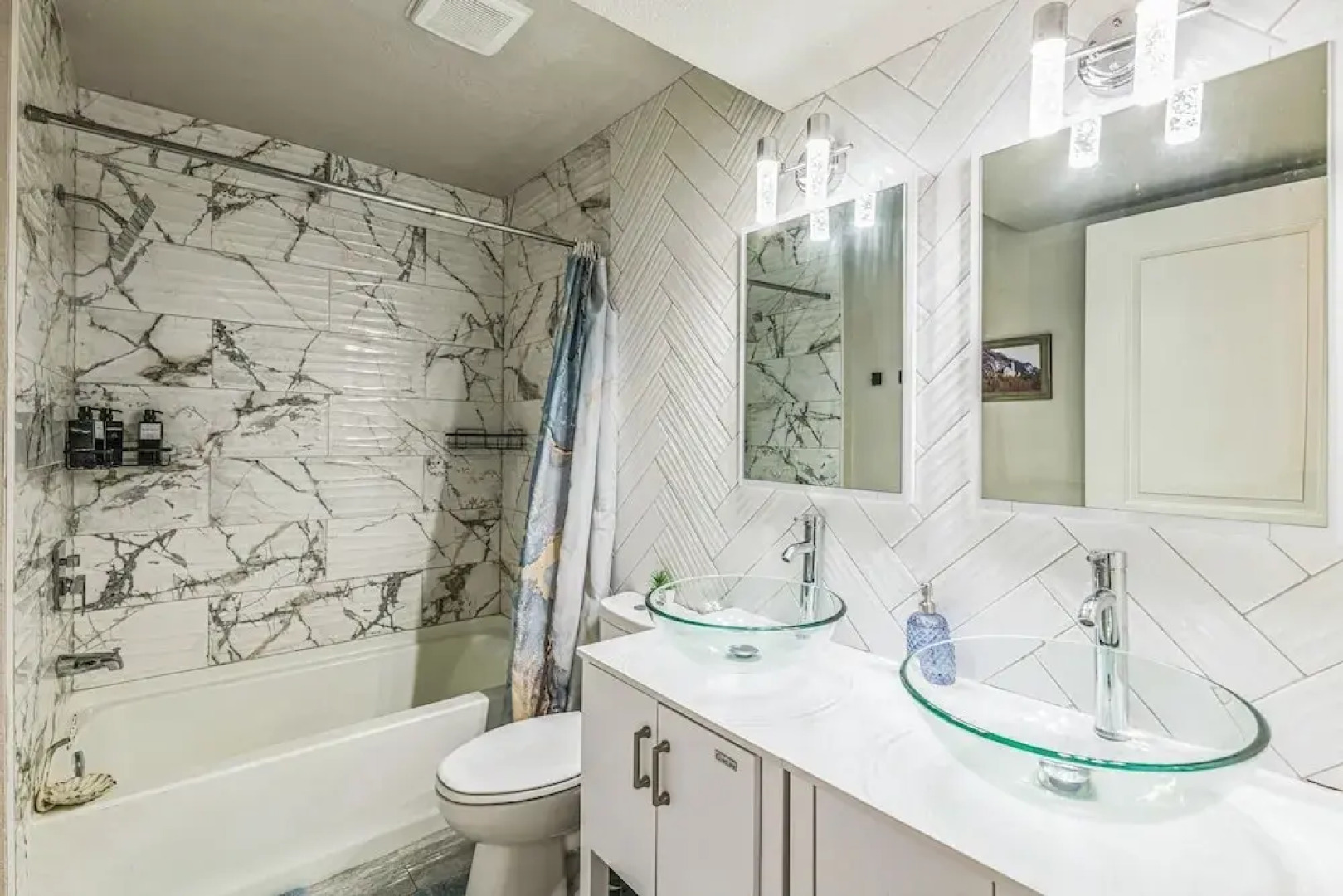 Modern Forest Escape Near Hikes & Lake 6 Bedroom Home