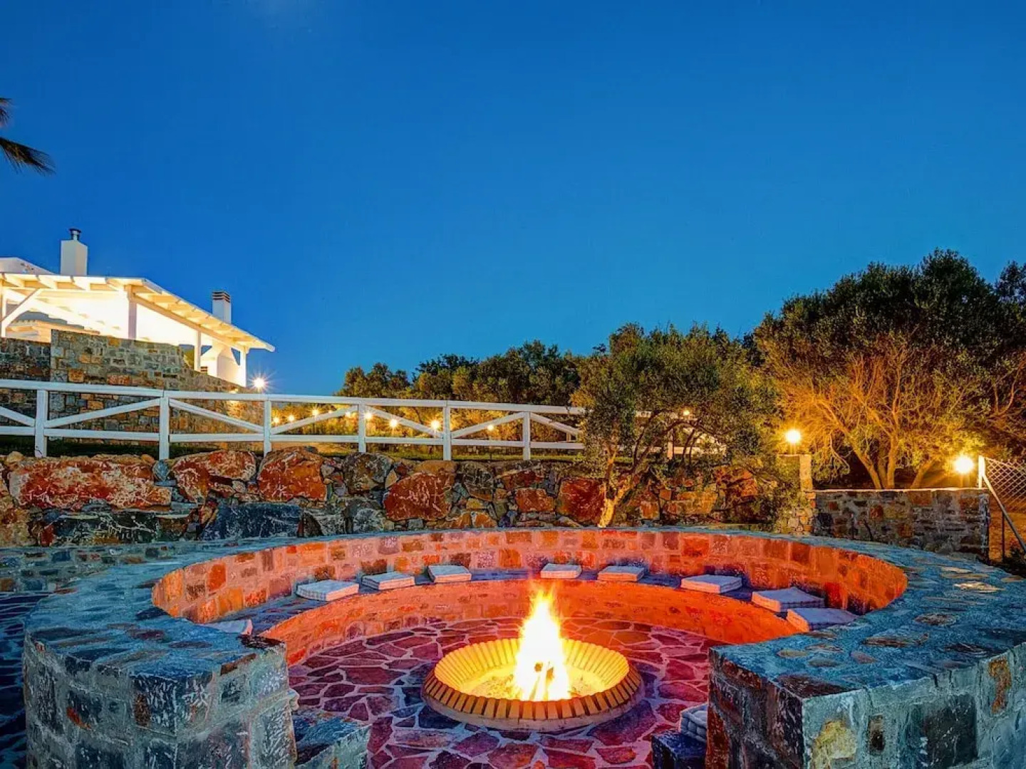 Beautiful Luxe Villa in Private Olive Grove, sea and Mountain View, Close to sea