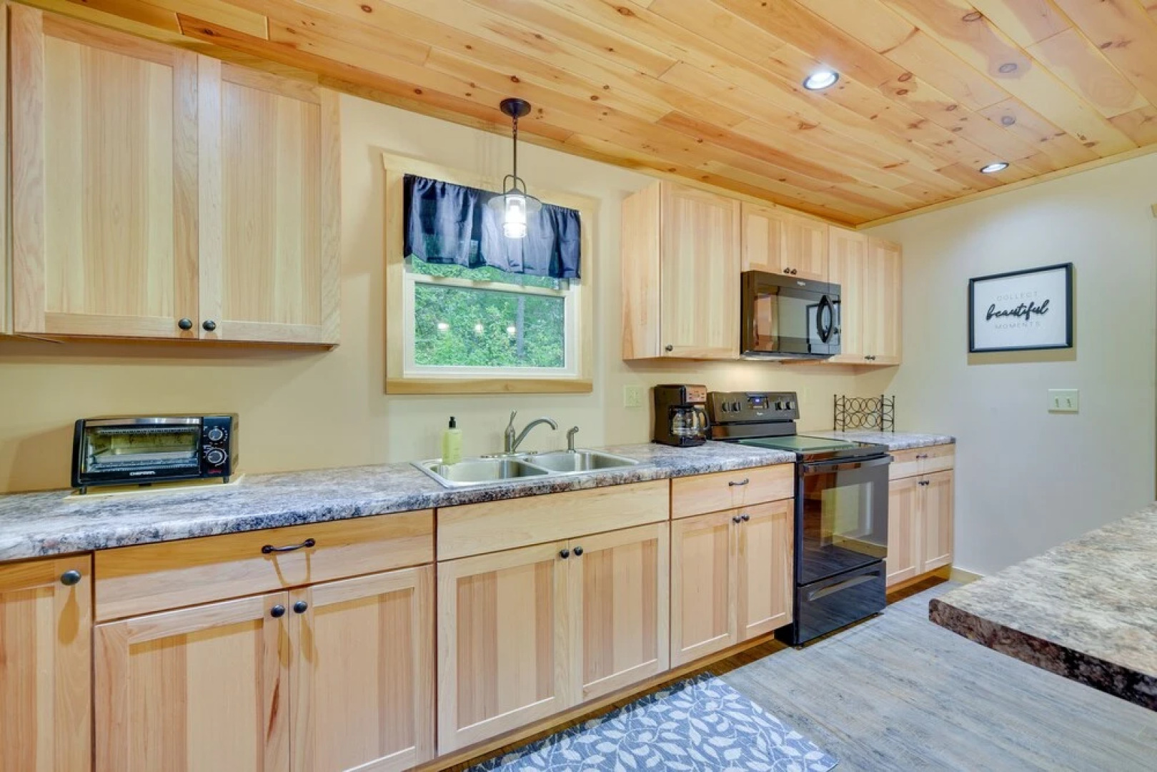 Cozy Cable Cabin Rental - Pet Friendly!