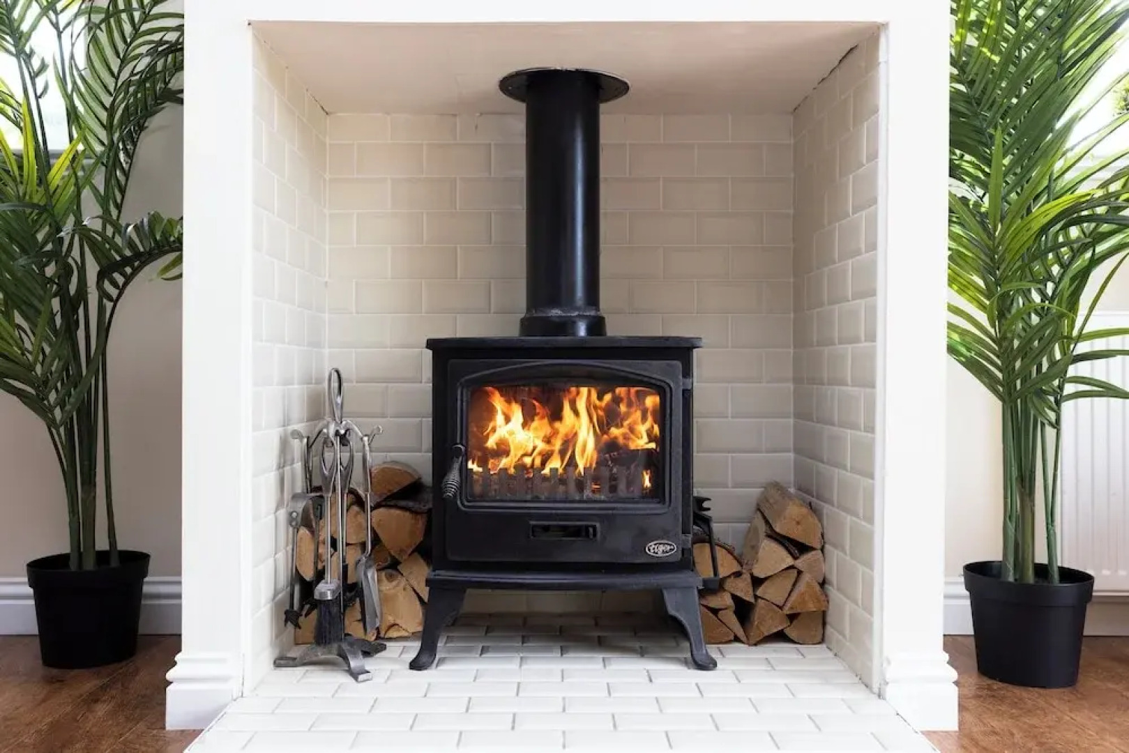 JOIVY Greenknowes Cottage W/ Hot Tub & Fireplace