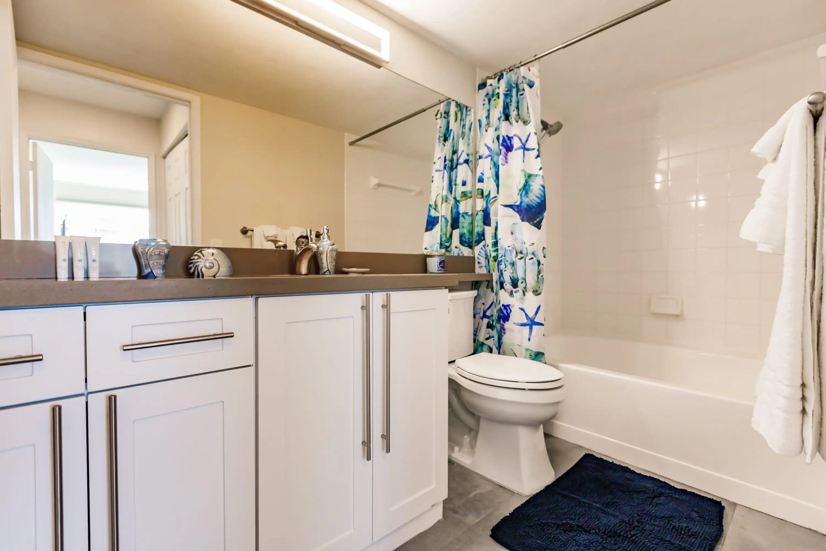 Uhost AI 3BR Condo Stunning Water Views