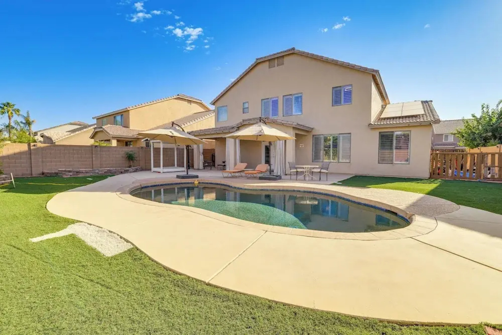 Pool & Patio: San Tan Valley Getaway!