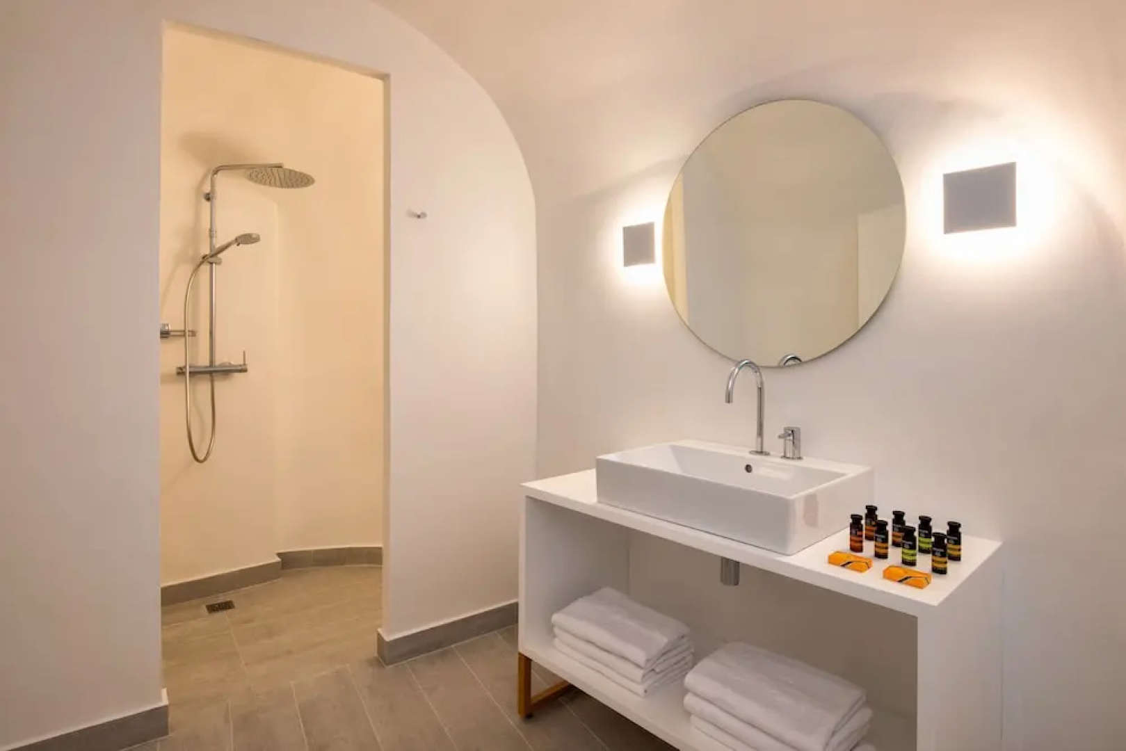 Palm Island Suites