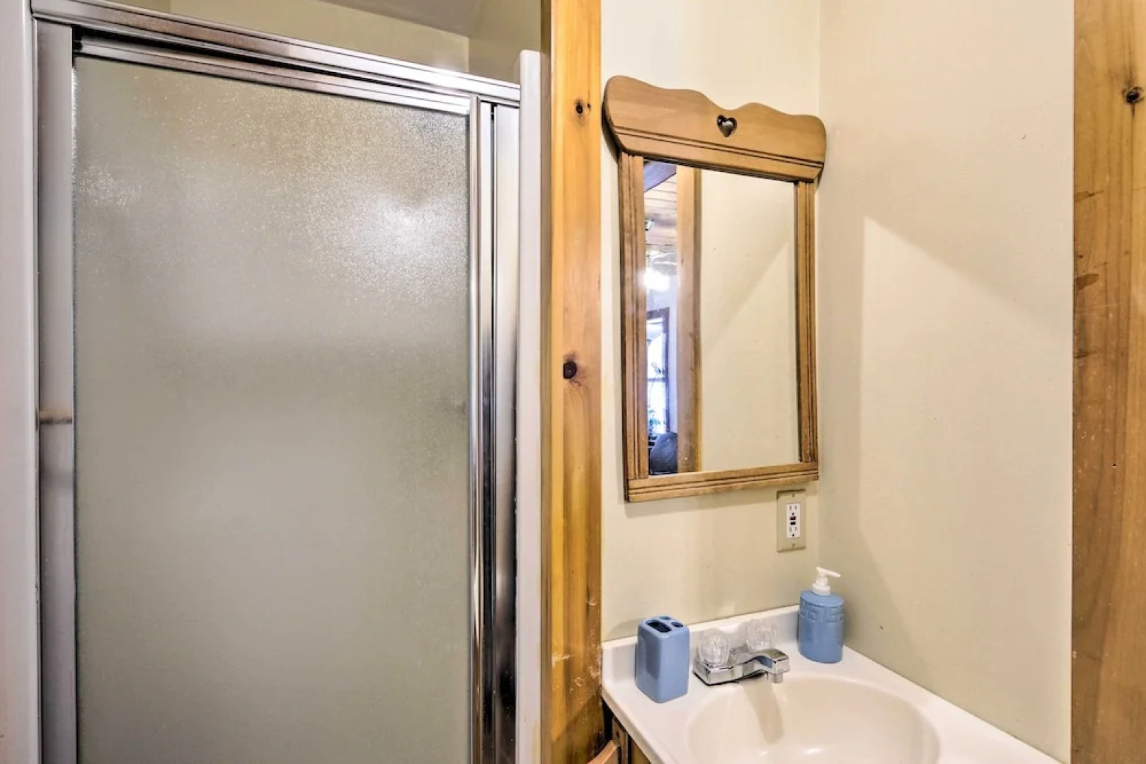 Quaint & Cozy Apartment 12 Mi to Ski Slopes