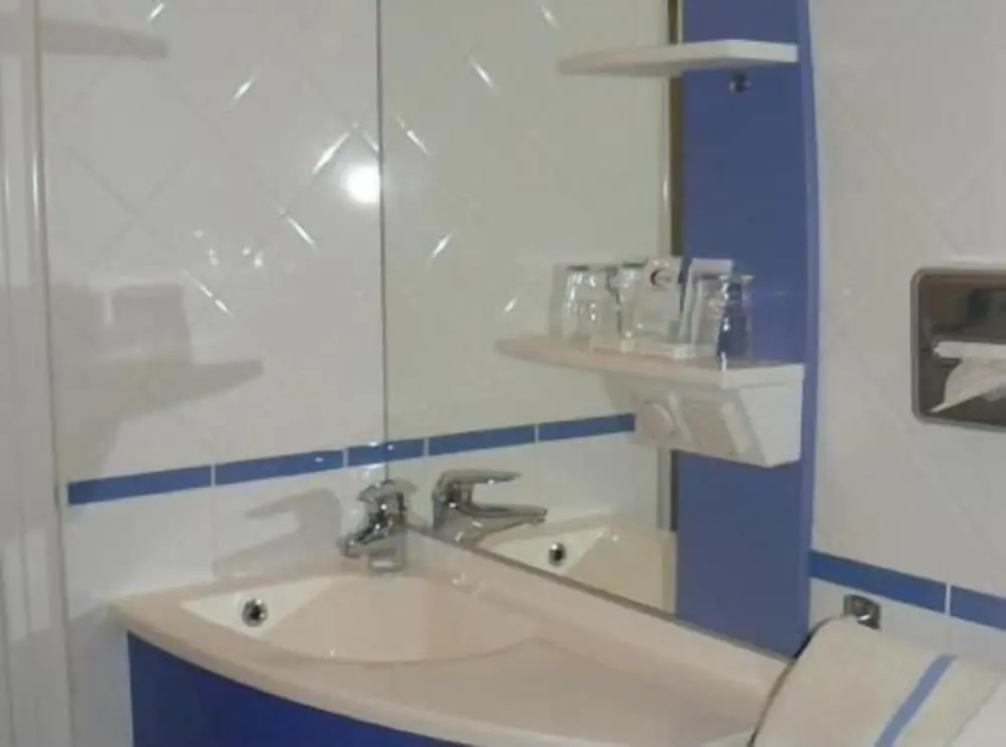 Hotel Continental - Contact Hotel