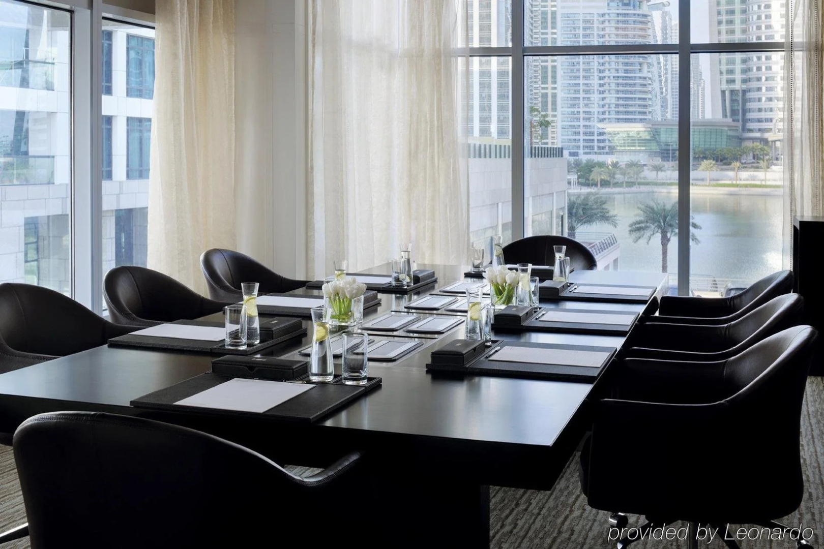 Mövenpick Jumeirah Lakes Towers Hotel