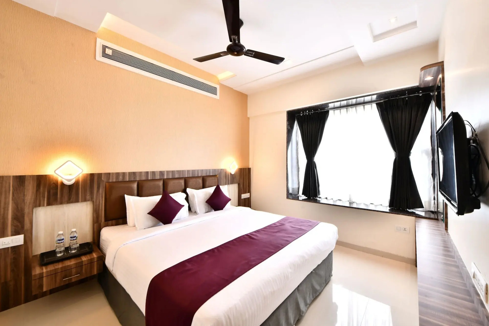 Click Hotel Sagar Plaza Chakan, Pune