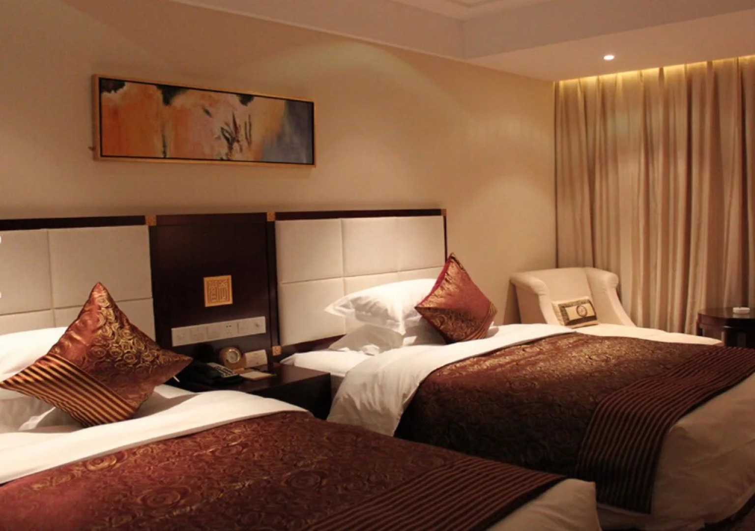 Wudangshan Jianguo Hotel