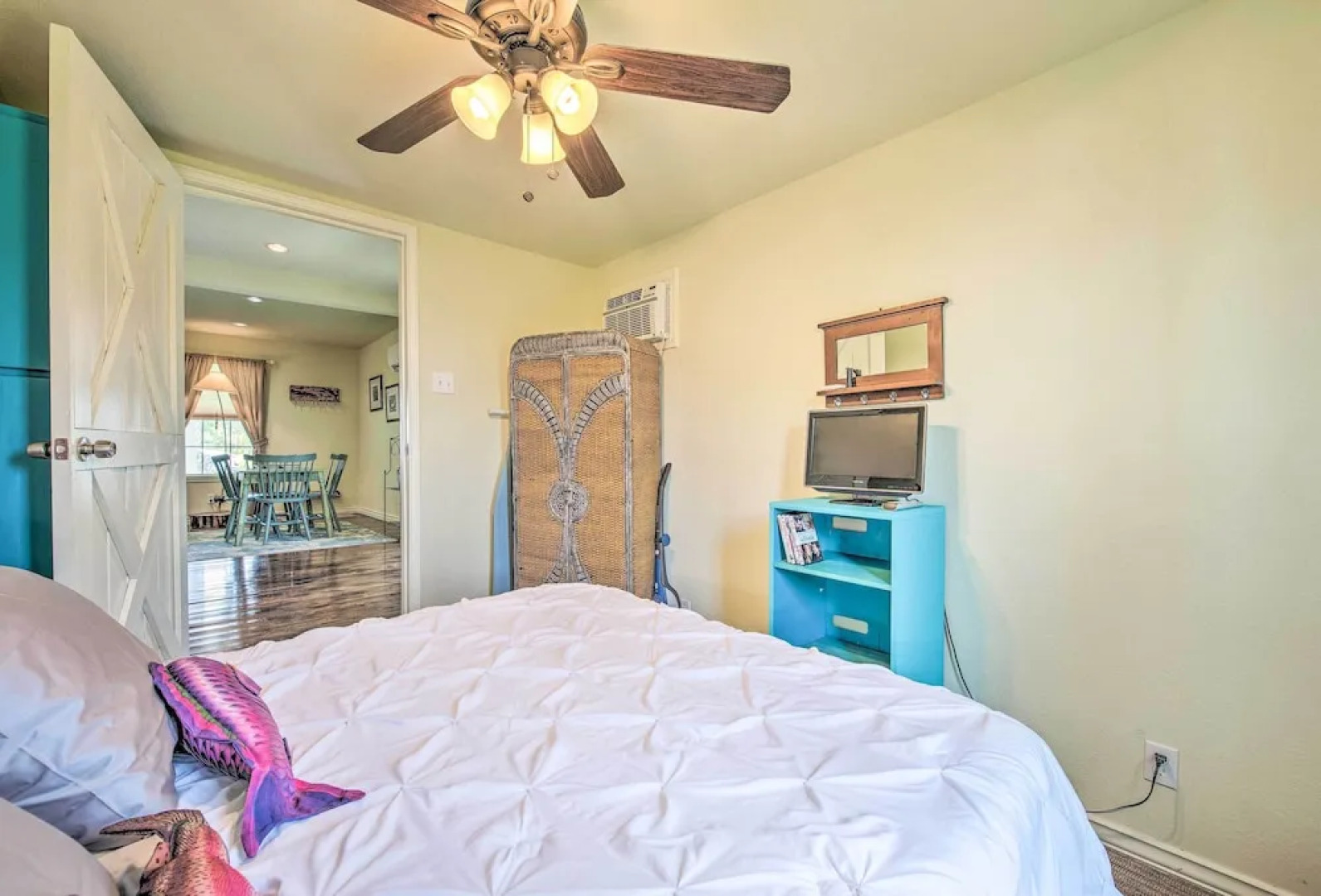 Half-mi to Seadrift Harbor: Seadrift Home w/ Deck