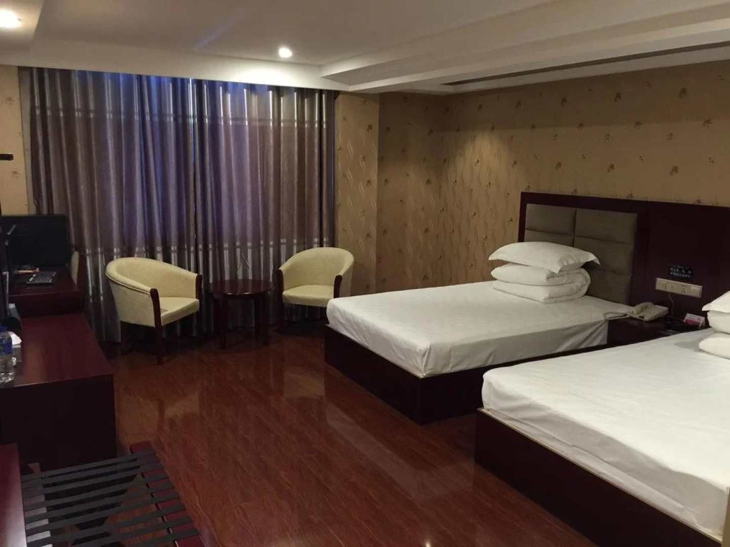 Huoshan Century Inn