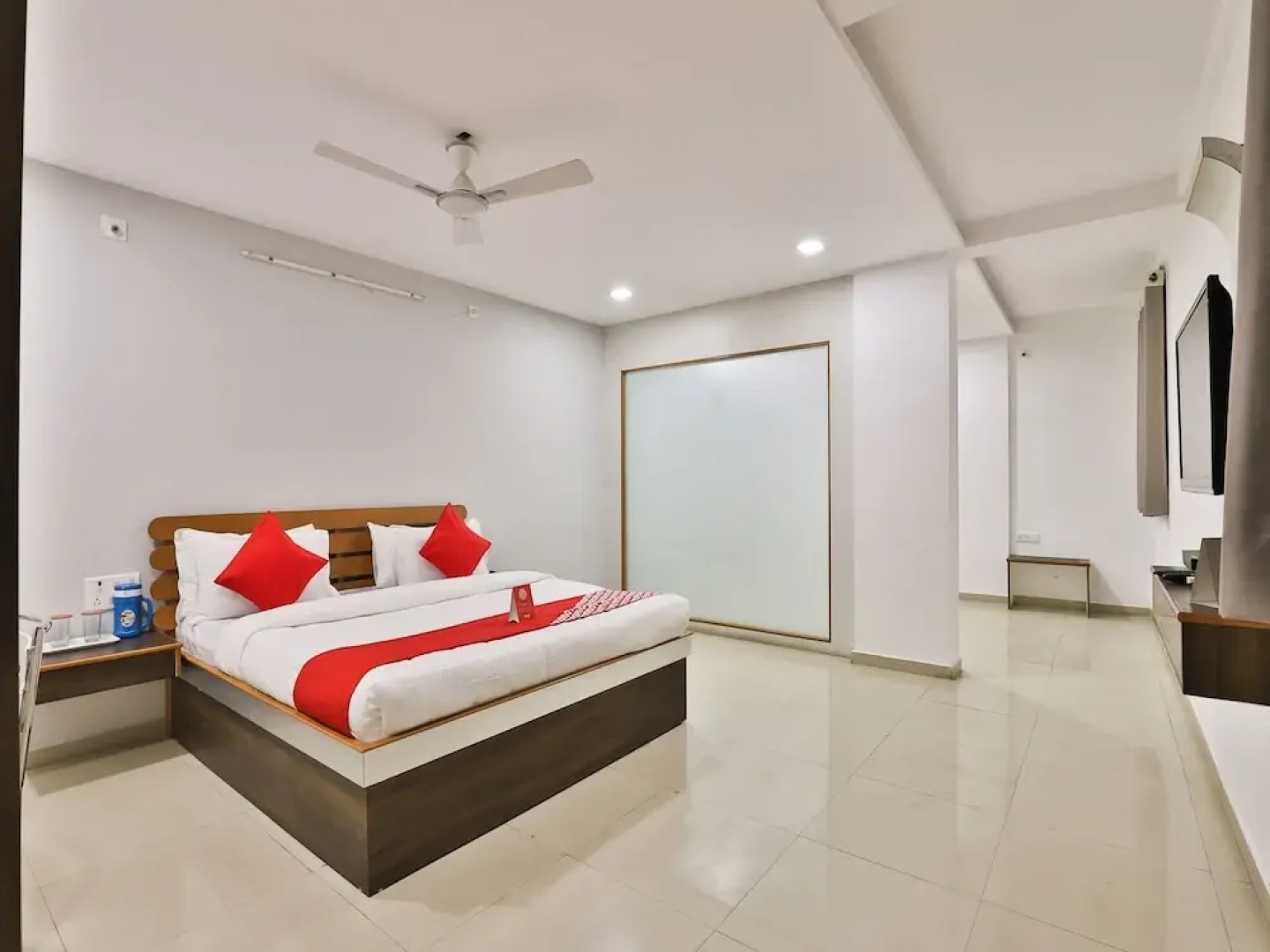 OYO 13776 Hotel Grand Sahara