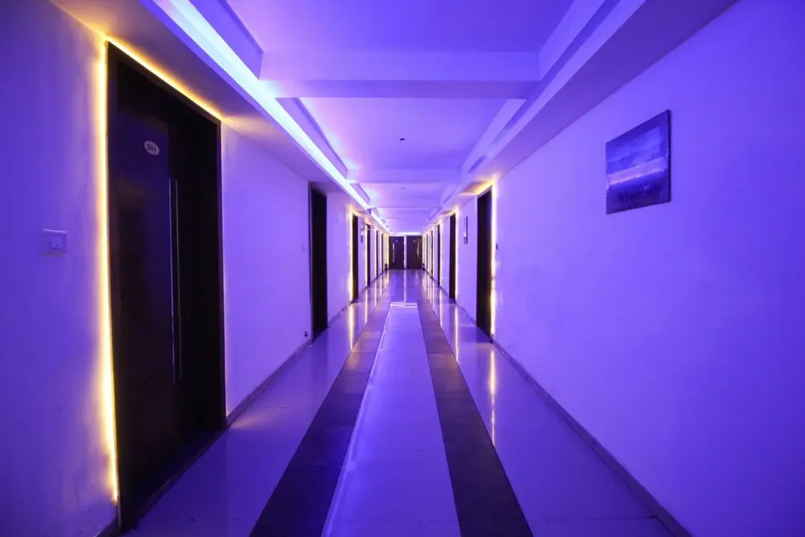 OYO 5122 Hotel Midway Residency