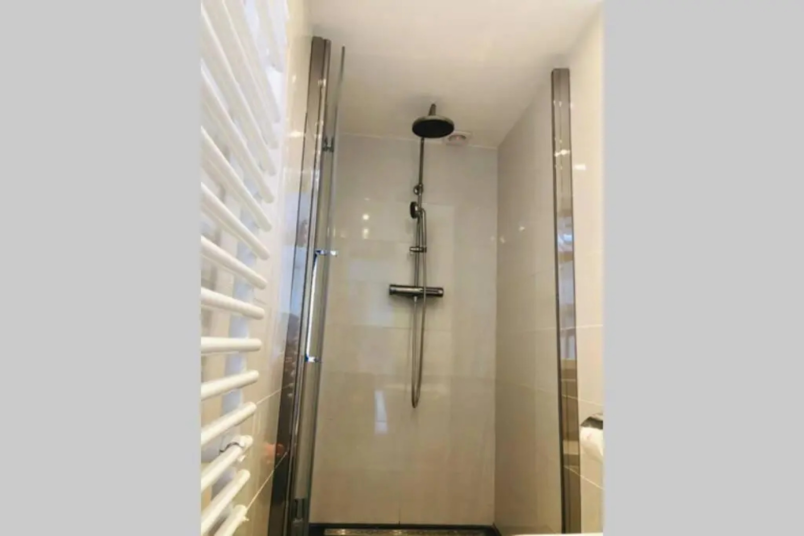 Tiny house in tuin van de statige villa Mariahof