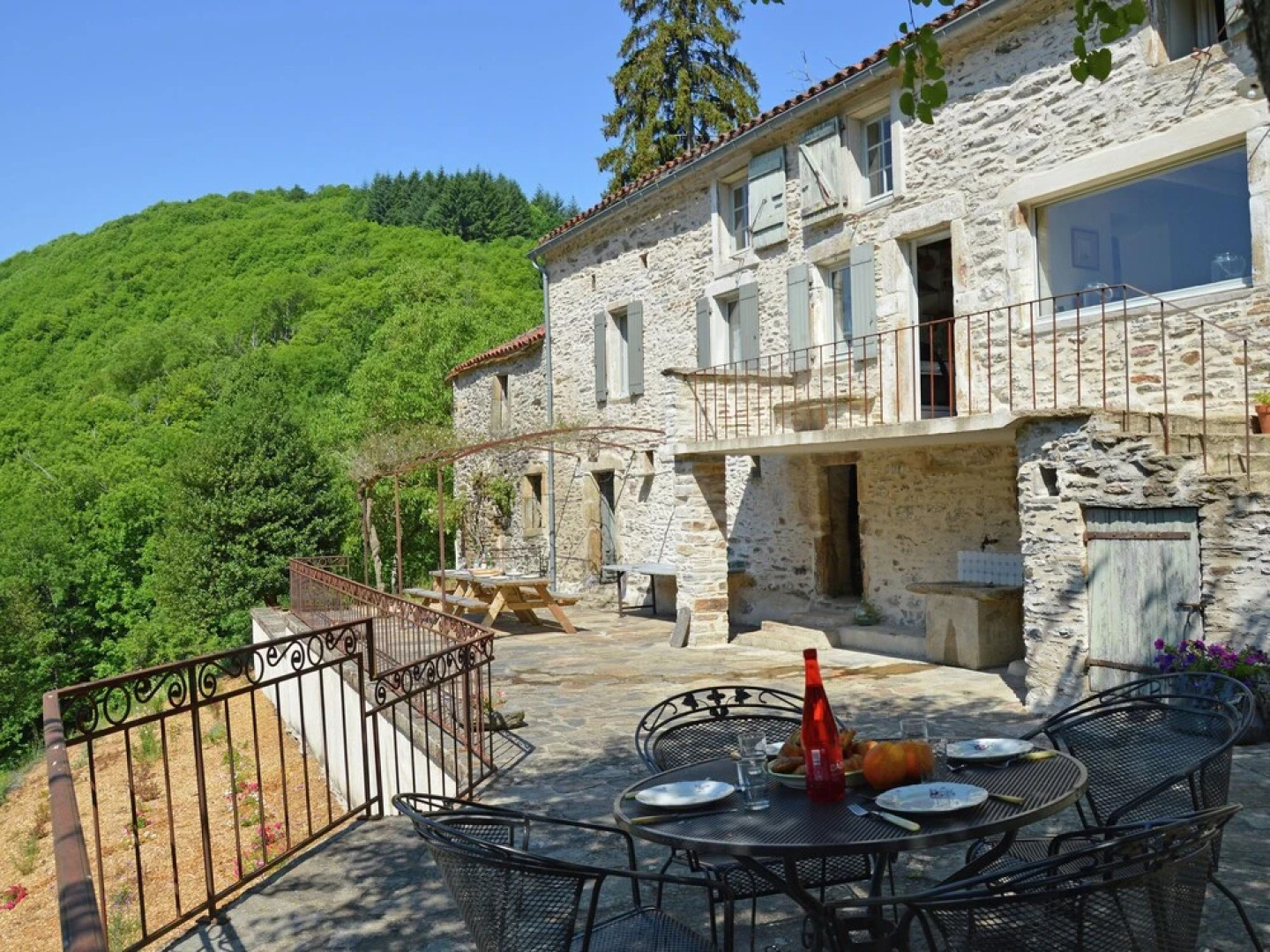 Luxury country house with heatable private pool and 7.5 ha property