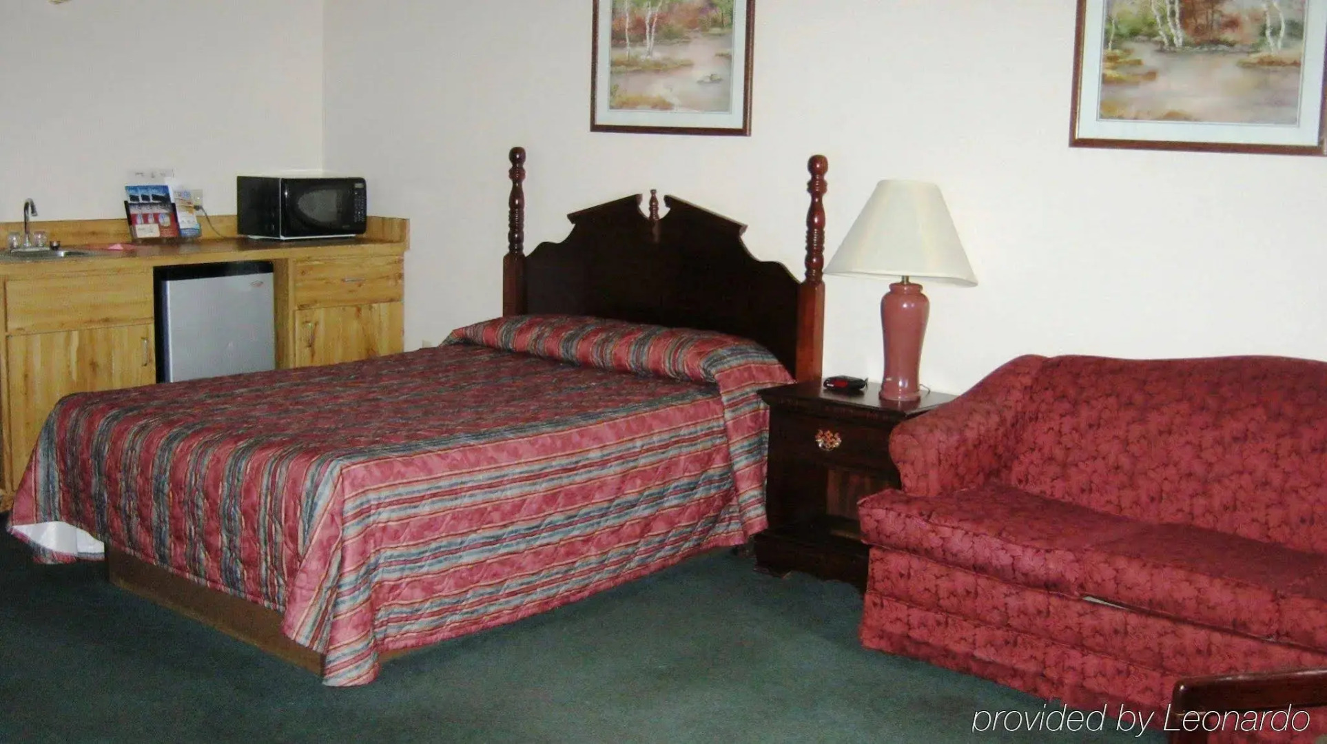 Voyageur Inn and Conference Center